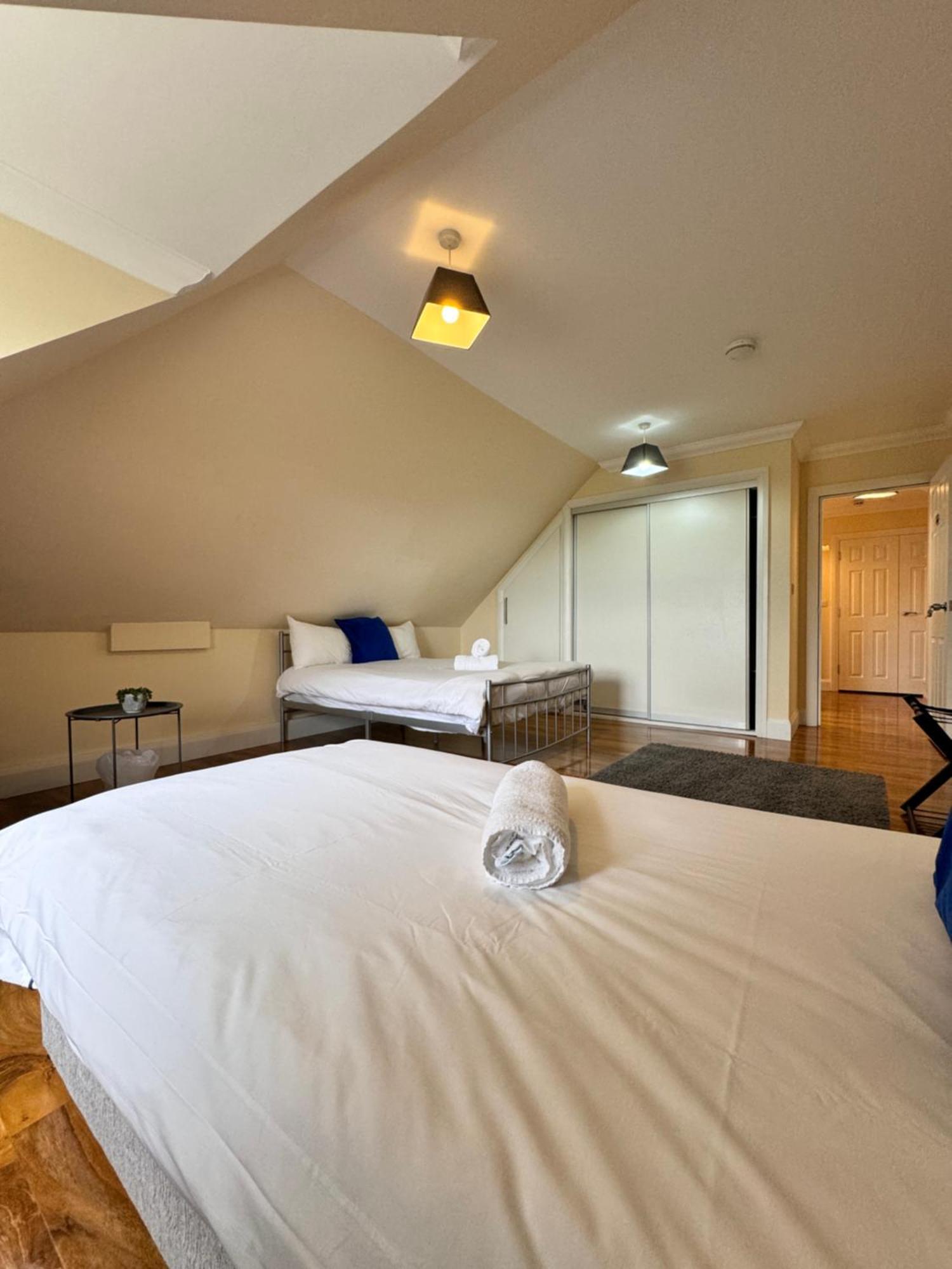 Relaxing Airport Rooms Stanwell Exterior foto