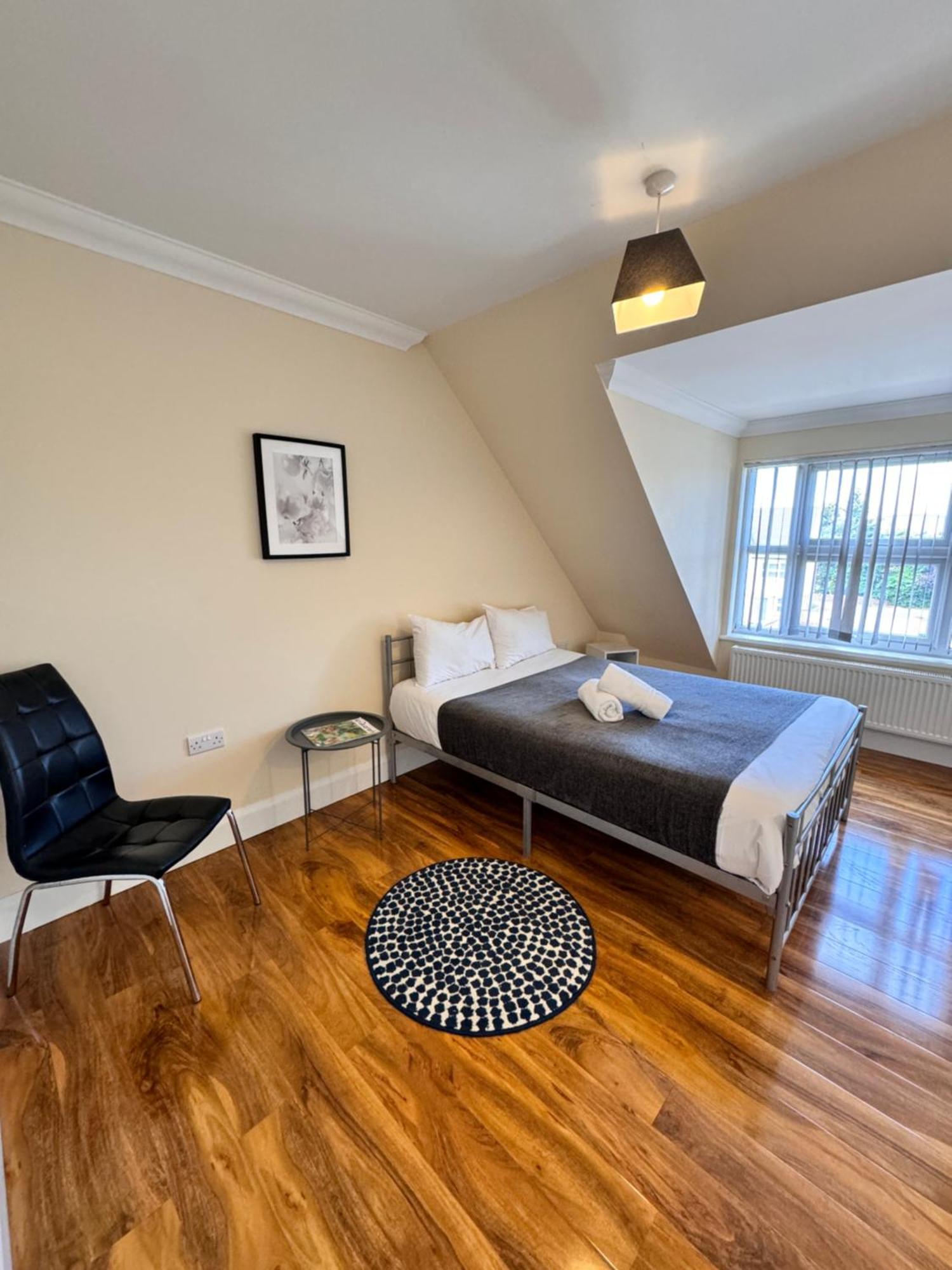 Relaxing Airport Rooms Stanwell Exterior foto