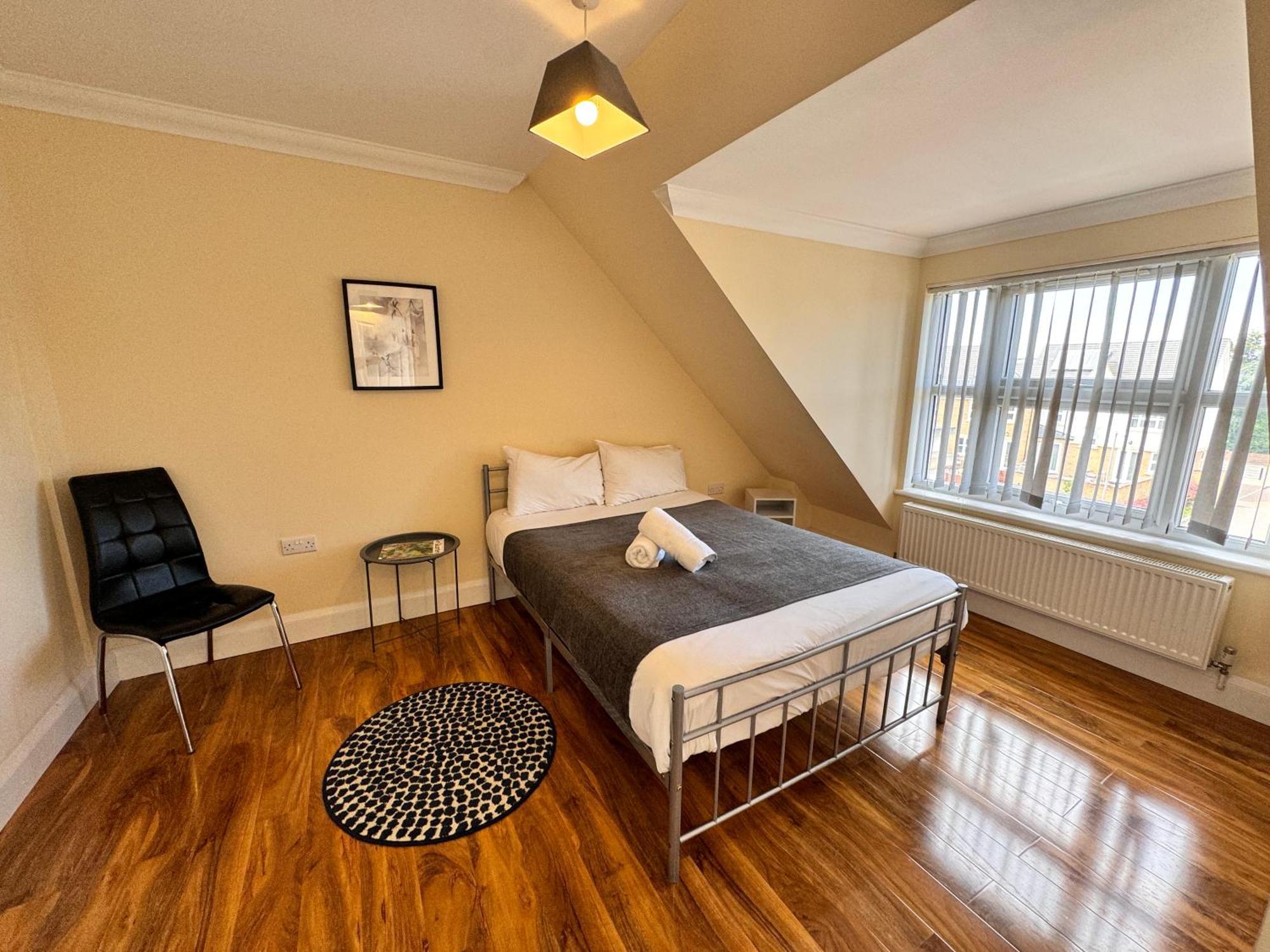 Relaxing Airport Rooms Stanwell Exterior foto